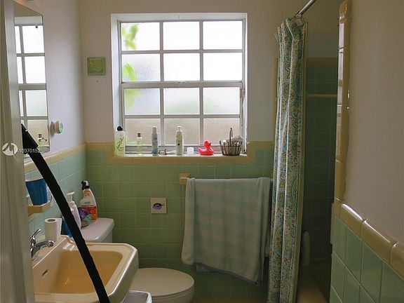 4th image of 8943 Hawthorne Ave #0