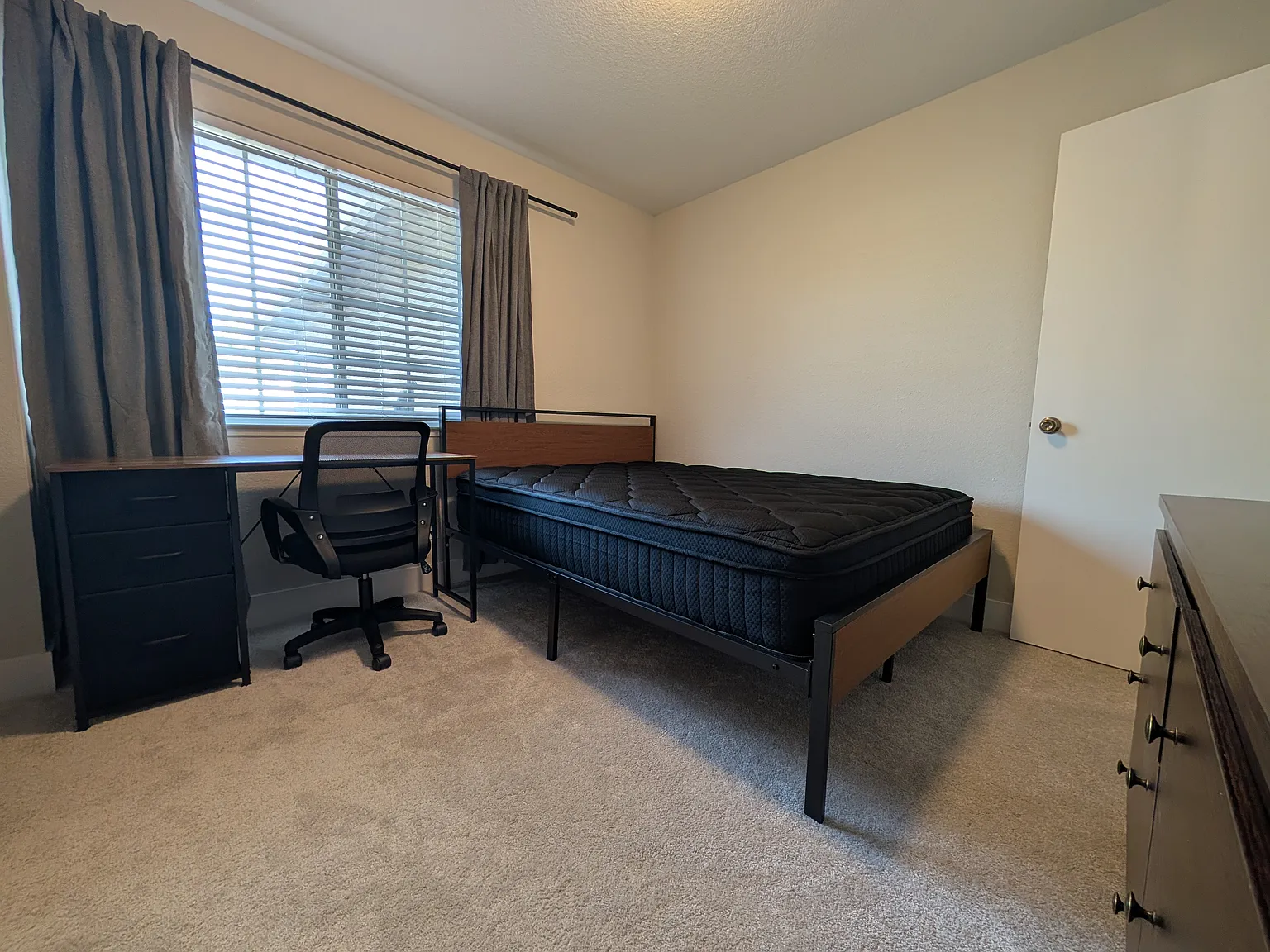 4 bed, 1363 sqft, $1,200 — Photo 2