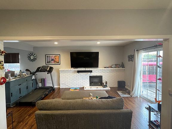 4th image of 3585 Cropley Ave