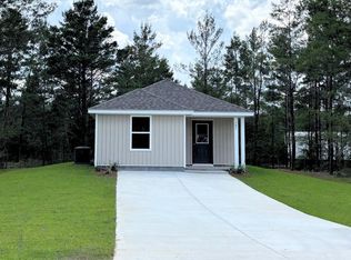 106 E Iris Ln, Defuniak Springs, FL 32433