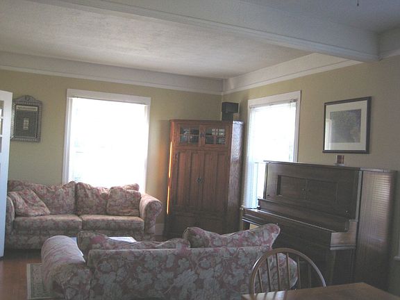 Living room 2nd view