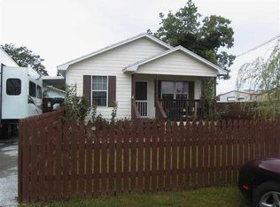 1128 Spring St, Nederland, TX 77627