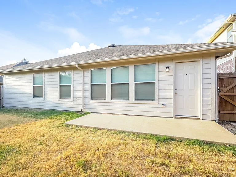 3737 Sapphire St — Photo 16