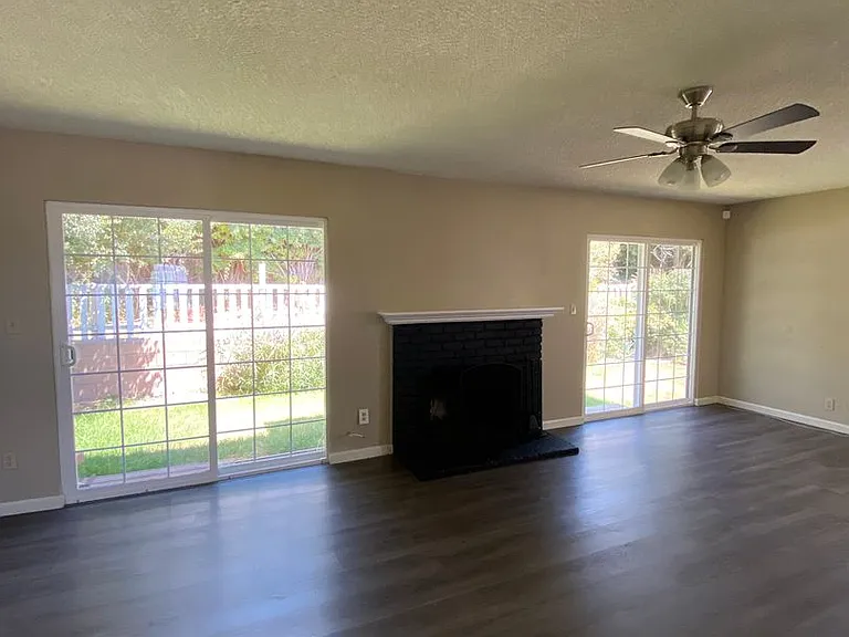 4558 Eileen Ln — Photo 5