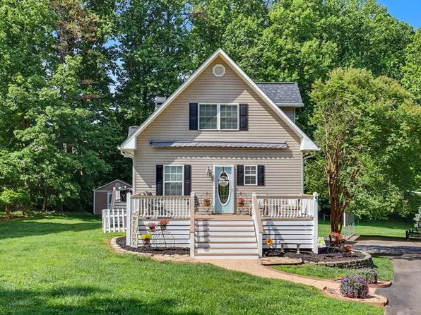 2255 Thunder Oak Rd, Young Harris, GA 30582