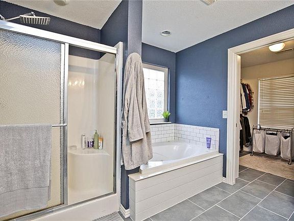 4th image of 3904 SW Surrey Ave