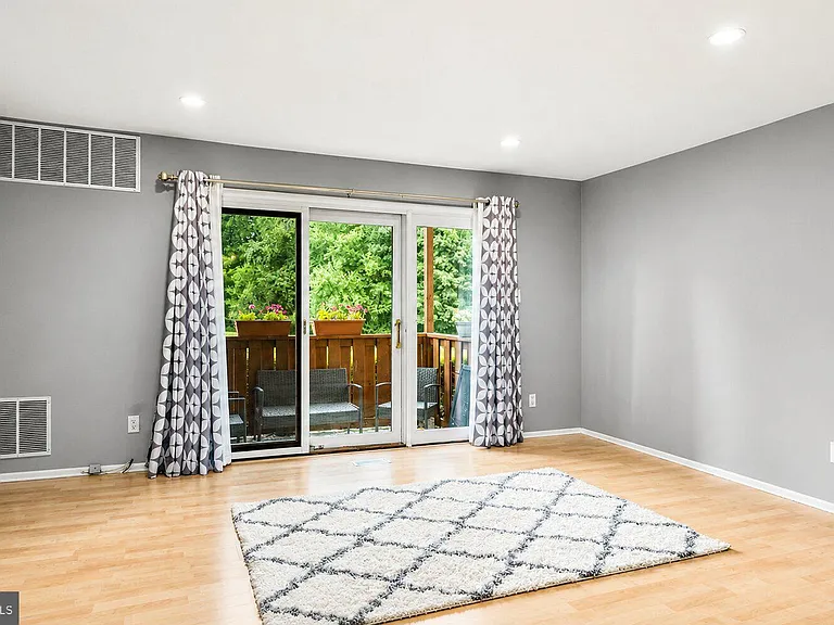 2305 Eagle Row — Photo 3