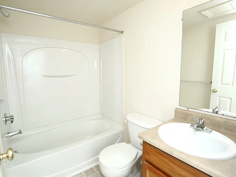 Kings Lane Apartments — Photo 7