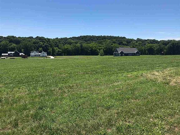 2nd image of 2002 River Mist Cir