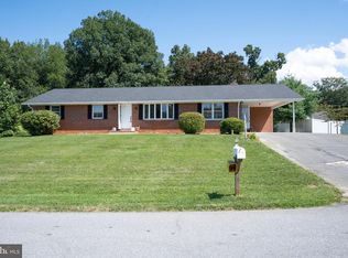 7005 Beachmont Dr, Sykesville, MD 21784