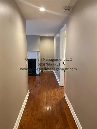521 Oxford St — Photo 14