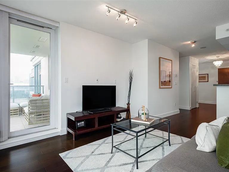 125 Milross Ave — Photo 14