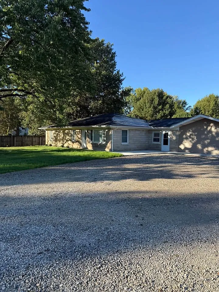 3 bed, 1800 sqft, $2,200 — Photo 1