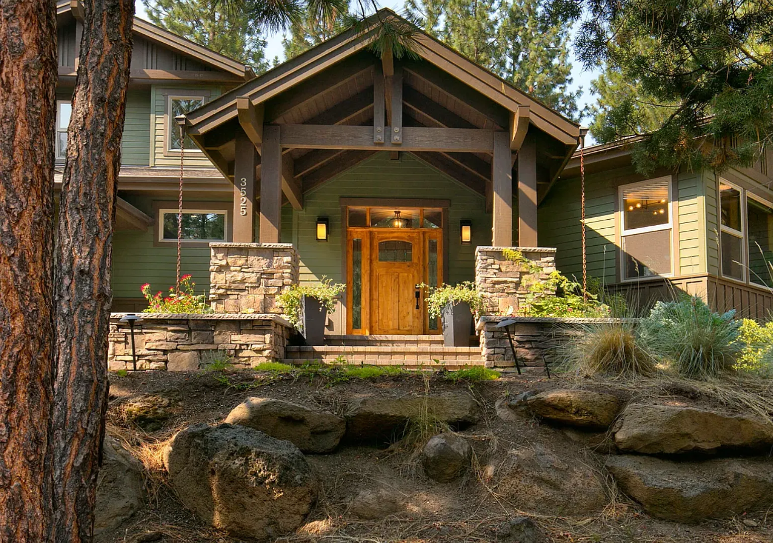 3 Bedroom + Office on Golf Course in Awbrey Glen! — Photo 2
