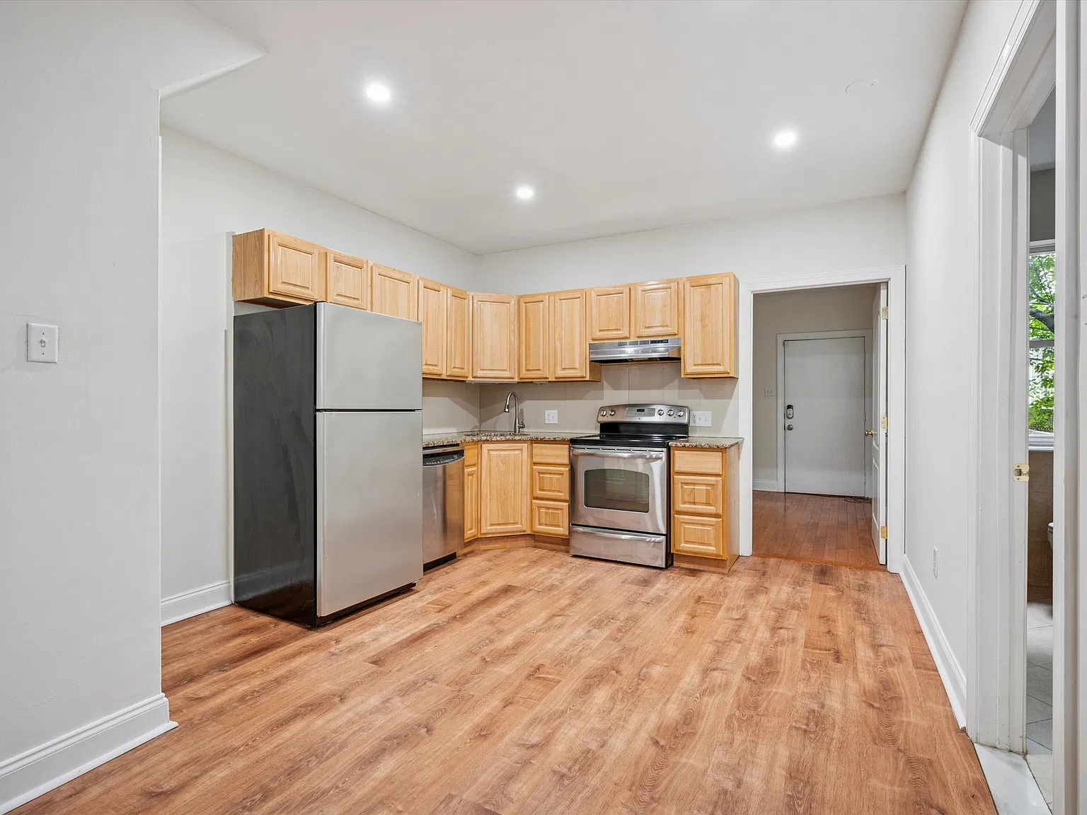 4 bed, 1650 sqft, $2,500 — Photo 3