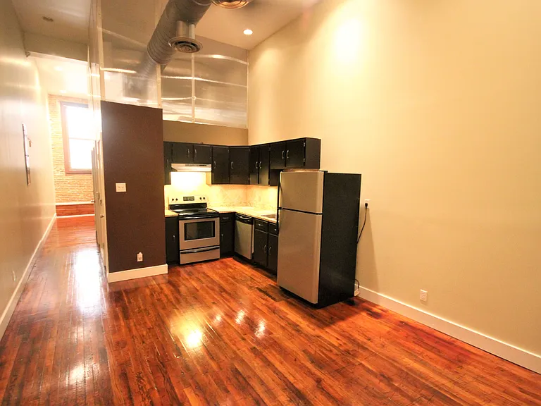 321 S Flores St #104 — Photo 12
