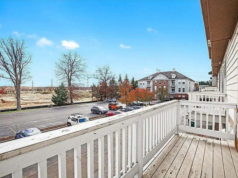 1515 Town Commons Dr — Photo 3