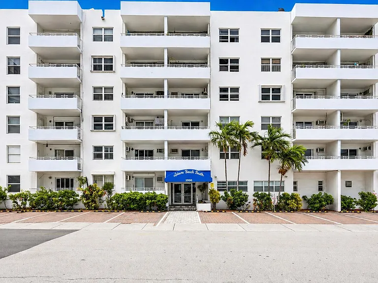 2900 Banyan St #601 — Photo 3