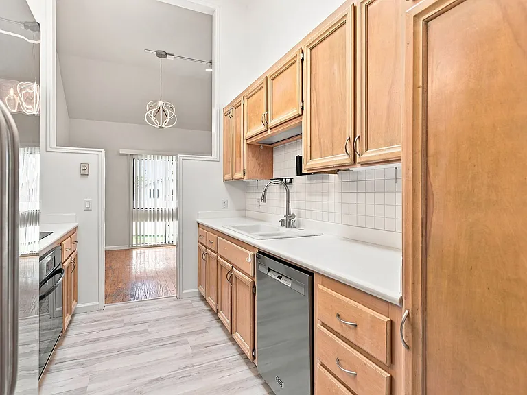 814 Balboa Ln — Photo 4