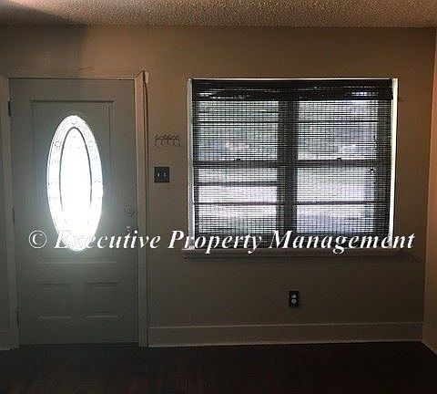 3rd image of 2305 Crescent Dr