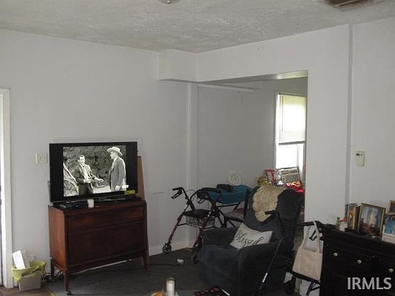 3rd image of 1340 E Dubail Ave