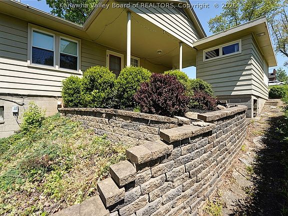 5th image of 1523 Hilltop Dr