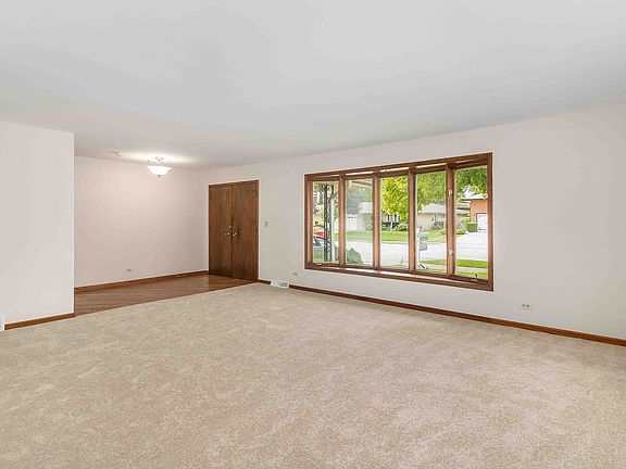 3rd image of 3220 Brookmeade Dr