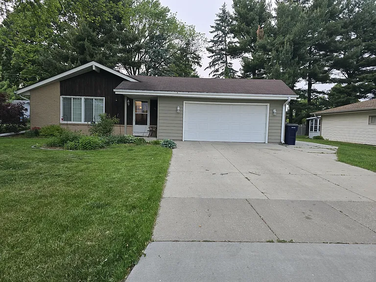 2332 Harvard Dr — Photo 8