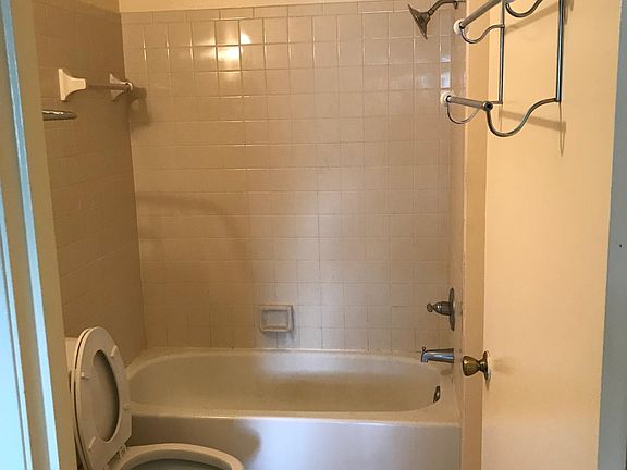 4th image of 5300 NE 14th Ave APT 3