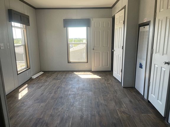 4th image of 129 Pineland Ave #103