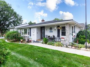11586 Norway Dr, Hartland, MI 48353
