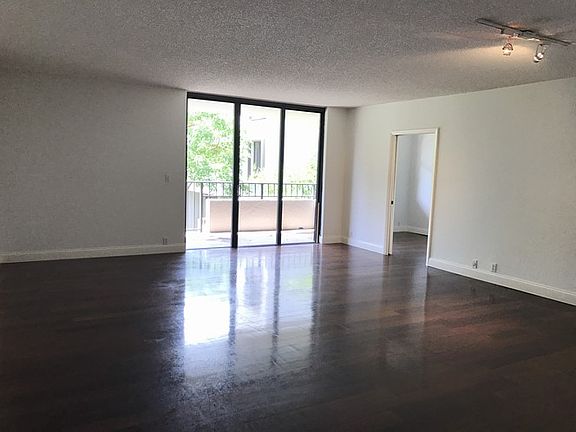 4th image of 161 Crandon Blvd APT 319