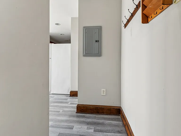 5101-21 Walnut St #27 — Photo 6