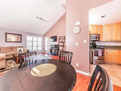 2 bed, 1100 sqft, $3,900 — Photo 2