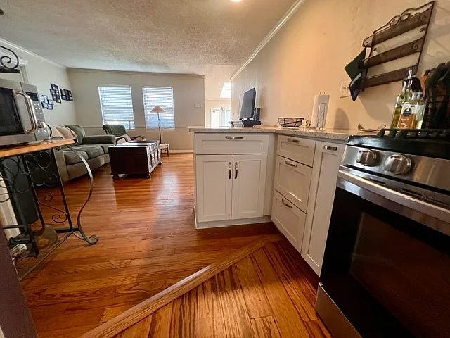 1426 E 38th St #D — Photo 15
