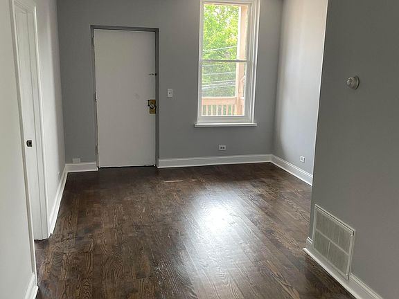 2nd image of 1421 N Rockwell St APT 2R