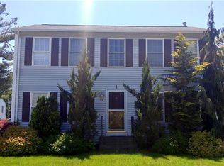 44 Holyoke Ave, Warwick, RI 02889