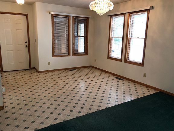 3rd image of 1095 Ross Ave