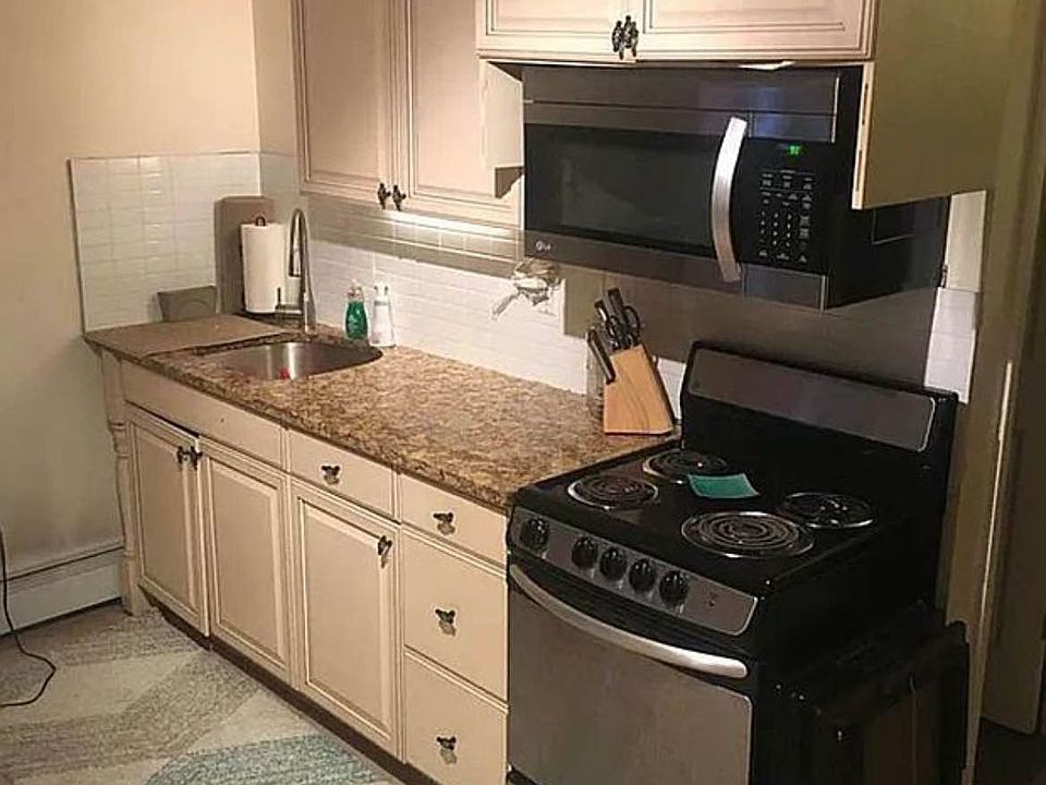 2nd image of 164 Herkimer St APT B