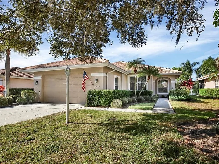 6714 Hickory Hammock Cir — Photo 1