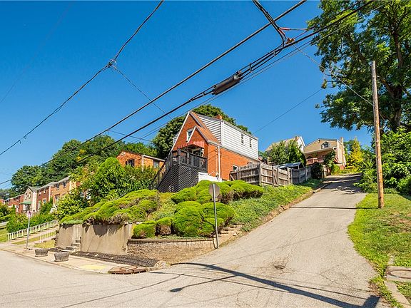 5th image of 665 Mayville Ave
