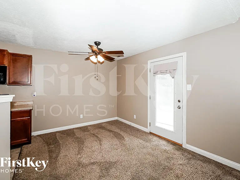 10855 Walnut Grv — Photo 6