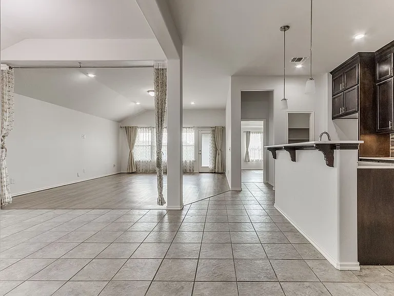 15704 Caney Dr — Photo 6