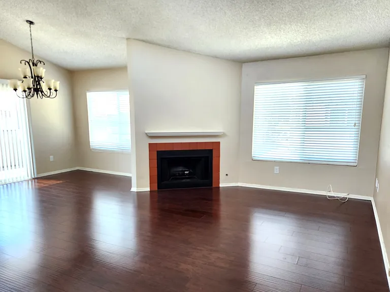 1814 N Vineyard Ave #E — Photo 3