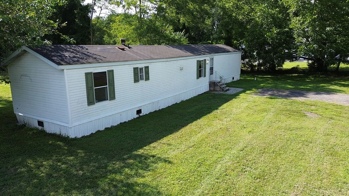 3 bed, 2.0 bath, 952 sqft, $1,200 — Photo 2