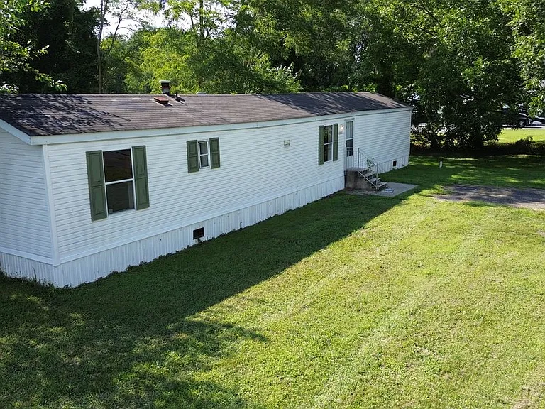 11226 Greenwood Rd — Photo 2