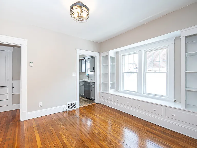 10712 Fidelity Ave #UP — Photo 6