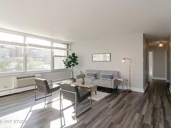 5th image of 336 W Wellington Ave APT 905