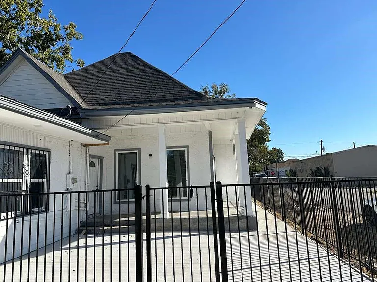 1912 Gentry St — Photo 3