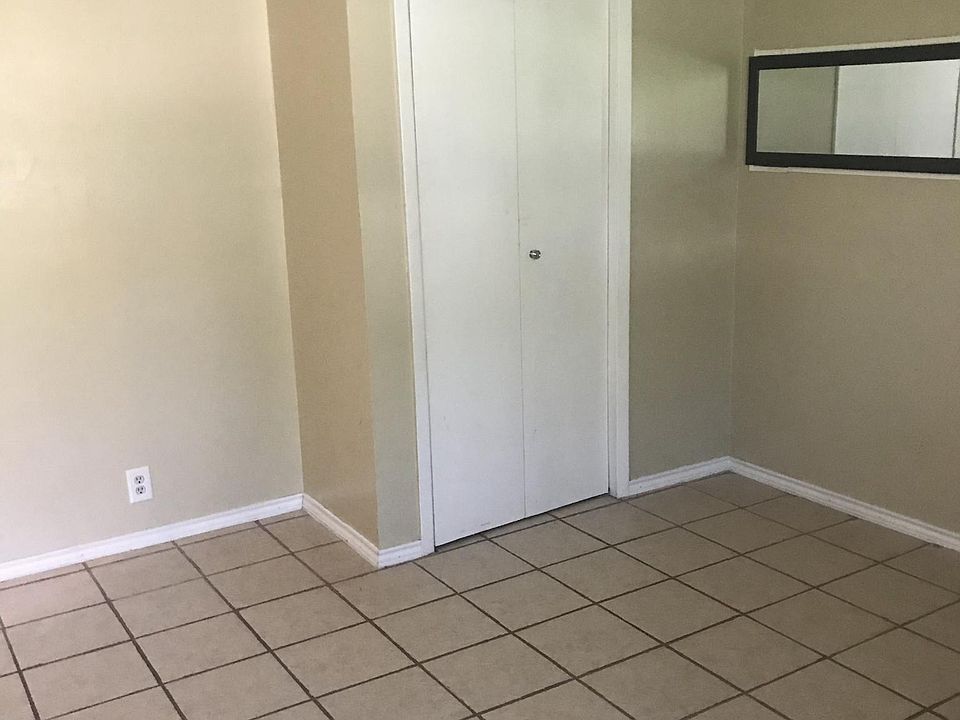 1st image of 826 1/2 W Yoakum Ave